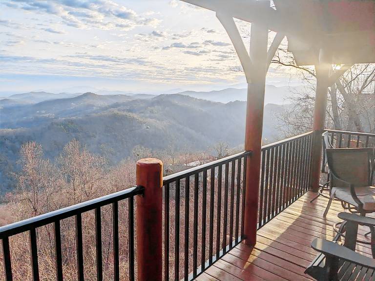 2 king beds, stunning mountain views, 4 spacious decks, private back deck, court — photo 2
