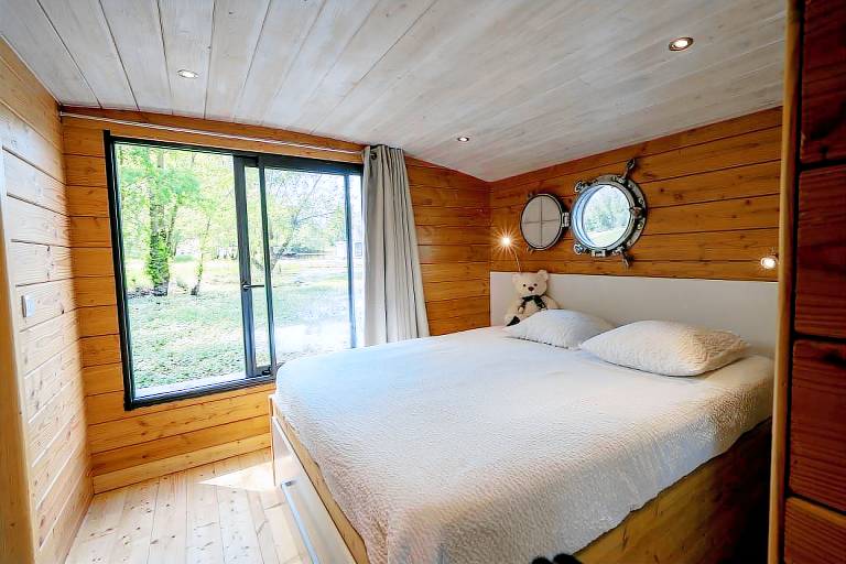 Lovely Boat House with Stunning Sights in Chassenard, Auvergne-Rhône-Alpes — photo 3
