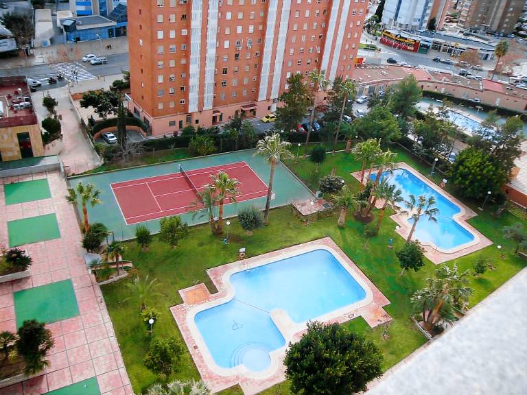 Apartment with terrace, pool & garden | Pool view in Benidorm