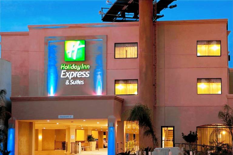 Holiday Inn Express & Suites Woodland Hills by IHG