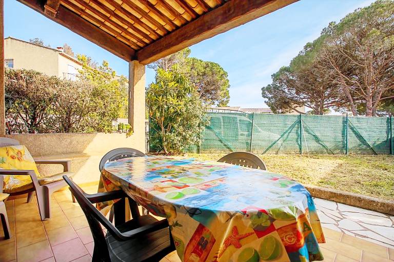 Holiday apartment with grill, yard & patio | Garden view in Sainte-Maxime