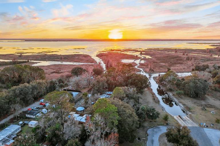 Steps to Orange Lake: Pet-Friendly Getaway! in Alachua, FL