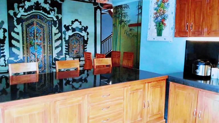 Villa with yard, barbecue & pool | Suitable for remote work | Pets allowed — photo 4