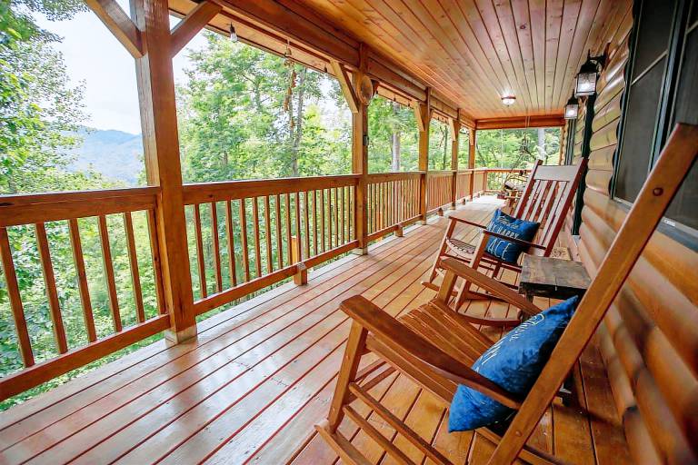 Cabin with BBQ & hot tub | Mountain view — photo 2