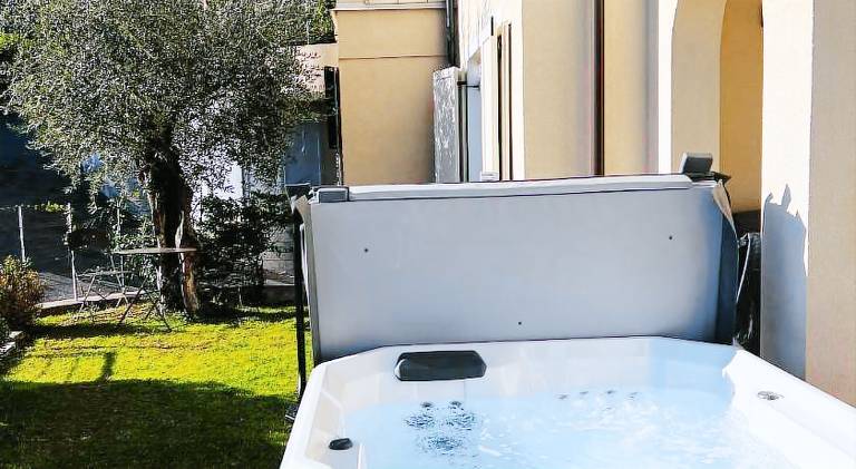 Rental apartment with pool & hot tub — photo 3