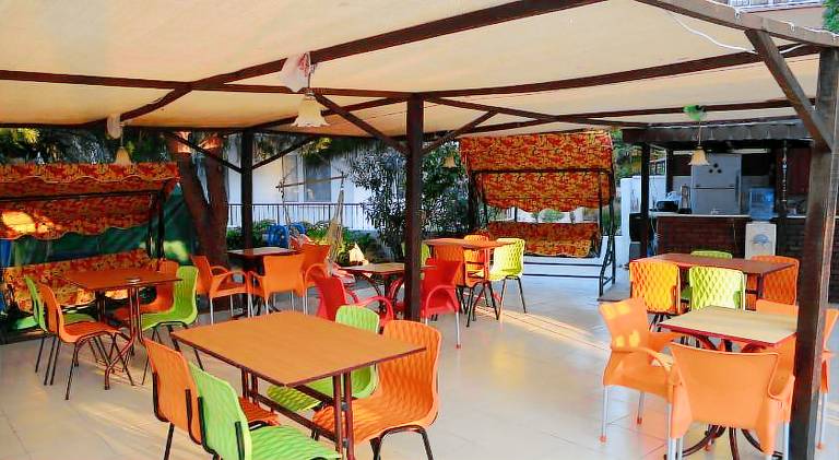Serviced apartment with terrace, barbeque & yard — photo 3