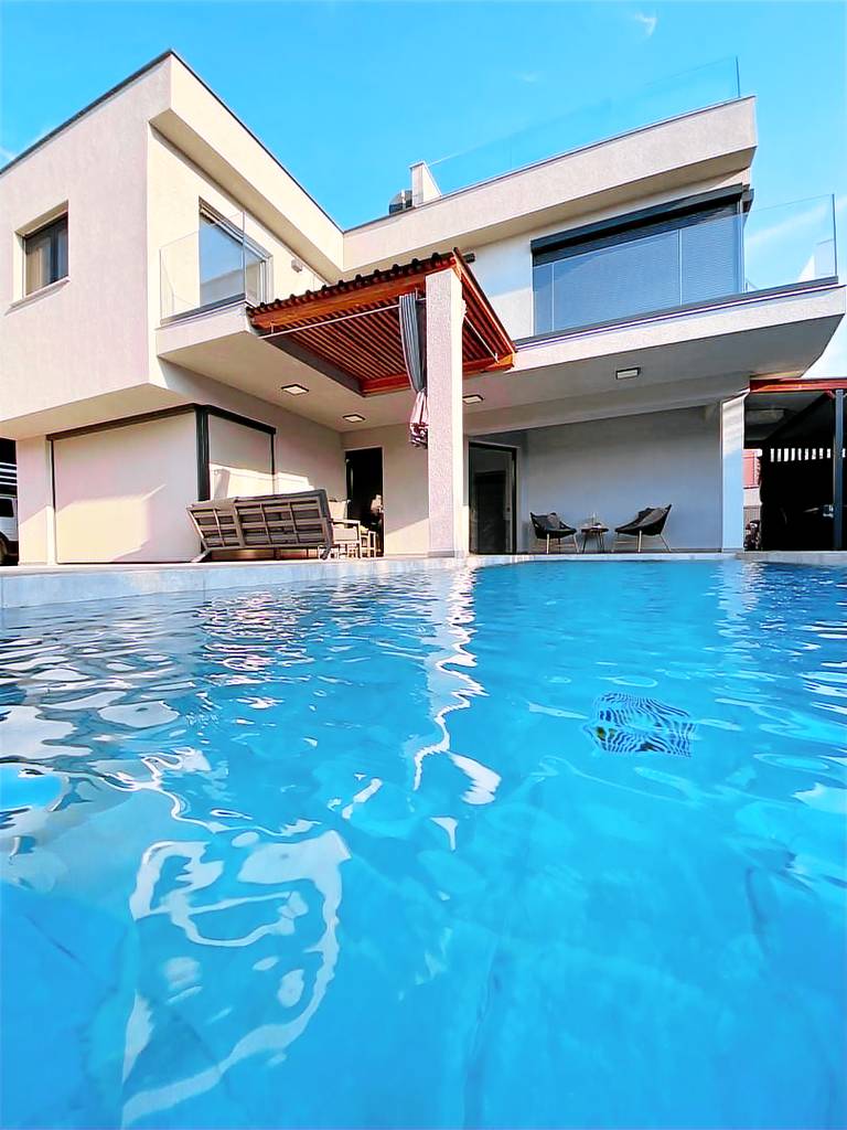 Villa with private pool, patio & grill in Medulin