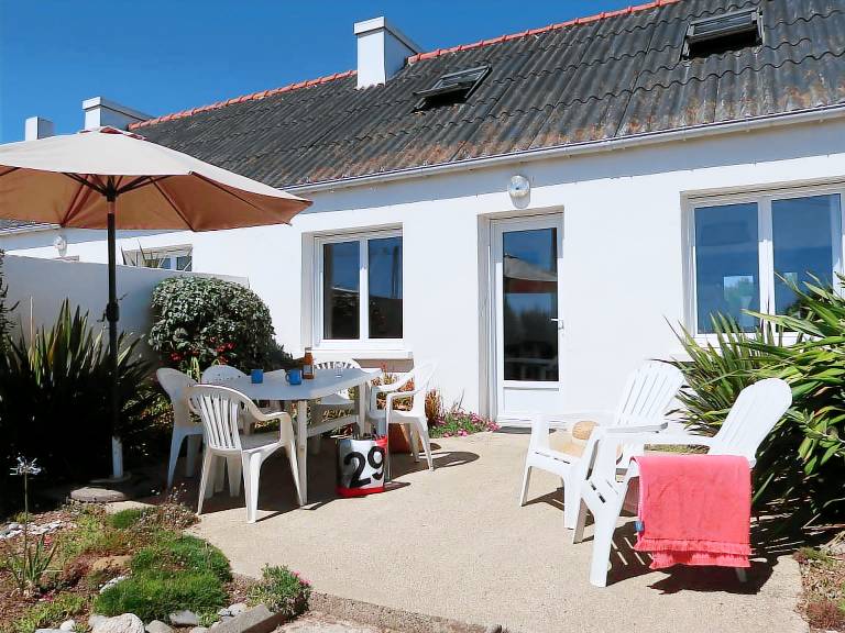 Vacation home with barbecue, patio & yard | Pet-friendly — photo 2