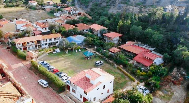 Villa with yard & jacuzzi in Sáchica