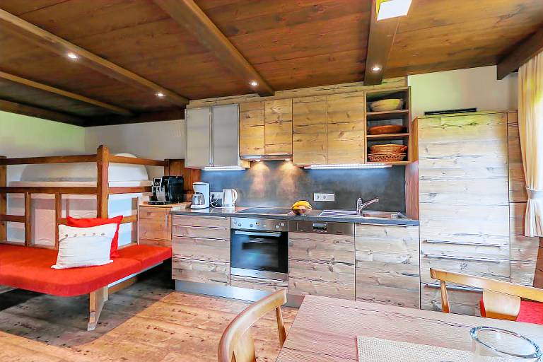 Cottage with patio & garden | Mountain view — photo 5