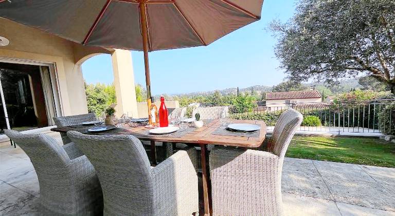 Villa with terrace, garden & private pool | Pet-friendly — photo 3