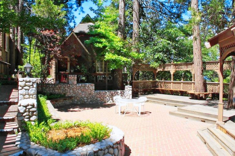 Saddleback Inn at Lake Arrowhead — photo 2