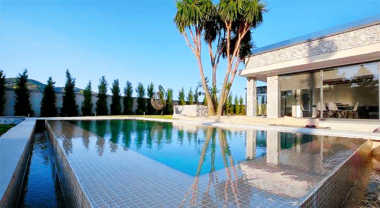 Villa with barbecue, garden & terrace — photo 3