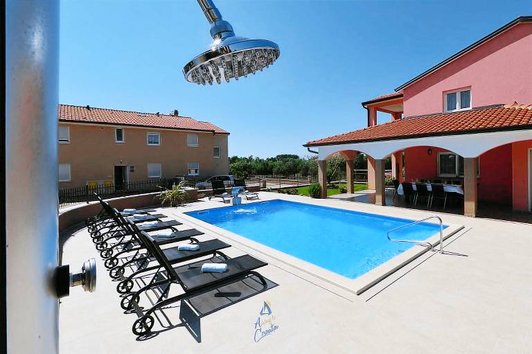 Villa with yard, pool & barbecue | Pool view — photo 4