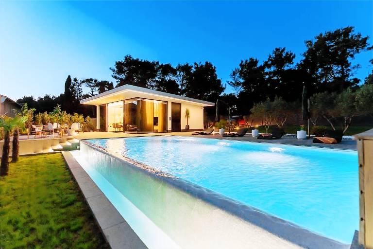 Villa with terrace, grill & garden — photo 4