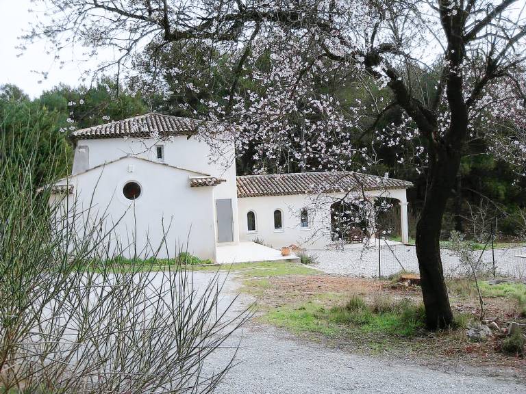 Fully equipped beautiful vacation home with garden, grill & private pool | Dogs allowed — photo 3