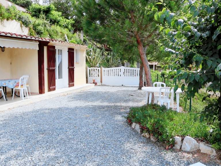 House with pool, terrace & grill | Nature view | Dogs allowed — photo 3
