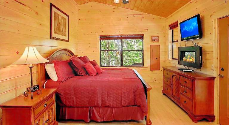 Vacation home with hot tub | Dogs allowed — photo 2