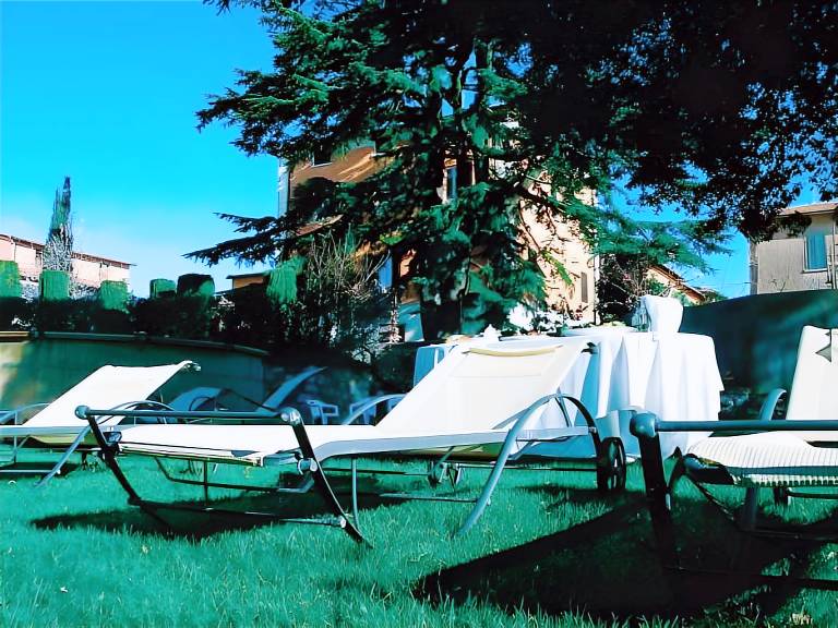 Lovely serviced apartment with yard & pool | Dogs allowed — photo 5