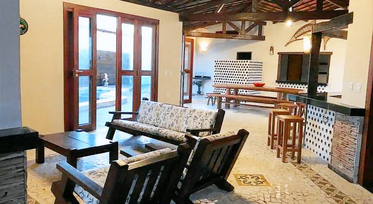 Vacation home with pool — photo 4
