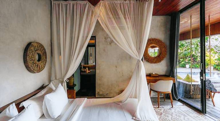 Villa with pool — photo 2