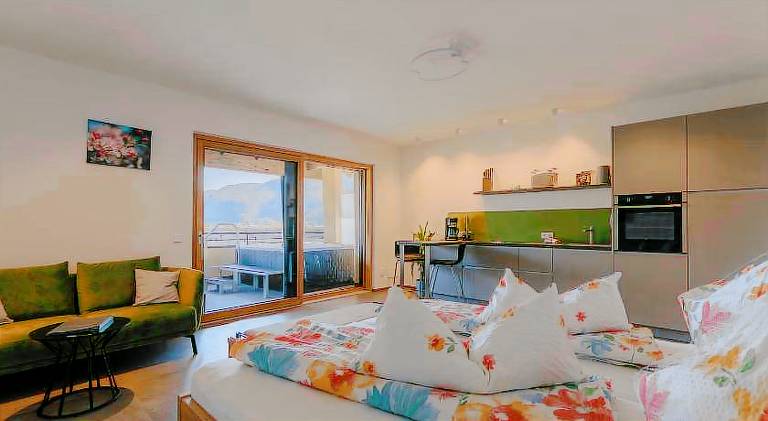 Apartment with yard, terrace & hot tub | Pet-friendly — photo 2