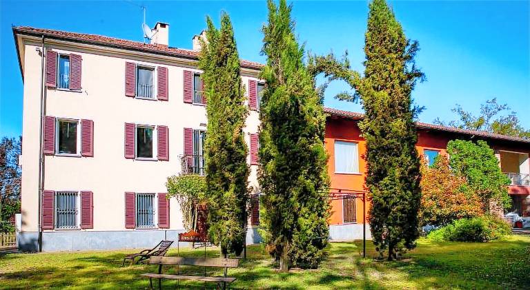 Rental apartment with terrace, garden & pool — photo 3