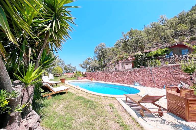 Child-friendly lovely villa with terrace, barbecue & private pool | Mountain view | Good for workation | Dogs allowed — photo 2