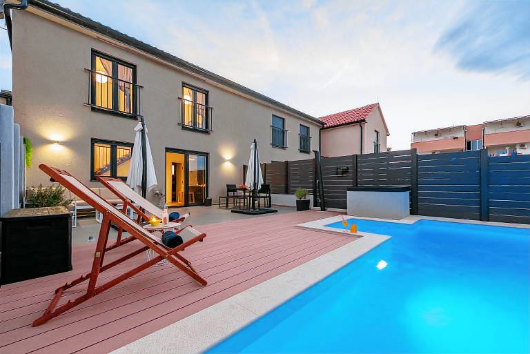 Wonderful villa with private pool, patio & barbeque | Pets allowed — photo 5