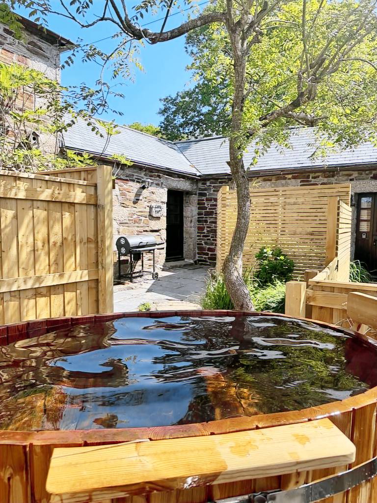 Cottage with BBQ, sauna & yard in Bodmin