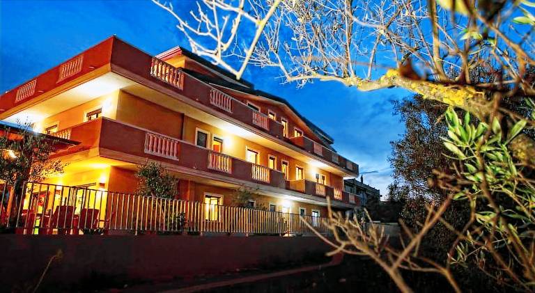 Serviced apartment with terrace & yard in Catanzaro