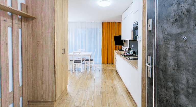 Apartment with yard — photo 3