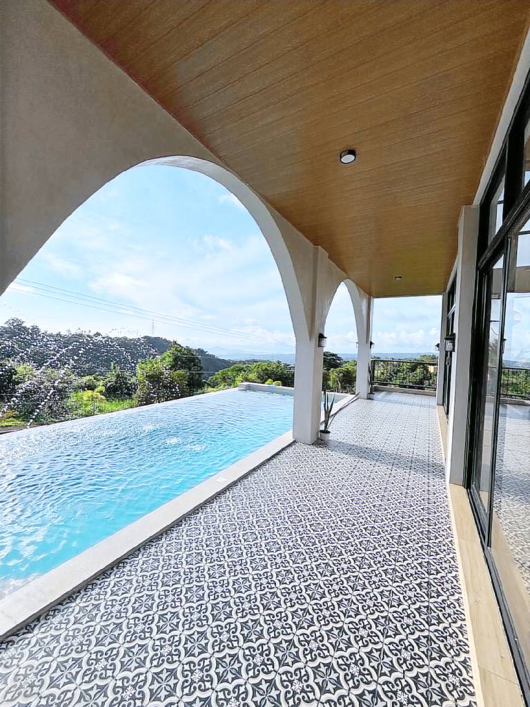 Villa with BBQ & pool | Pet-friendly — photo 3