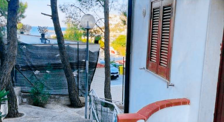 Rental apartment with patio & yard — photo 2