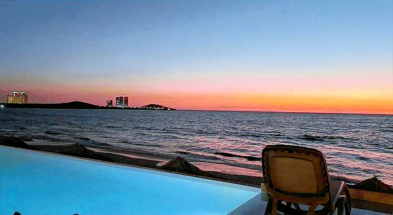 Apartment with pool & hot tub — photo 4