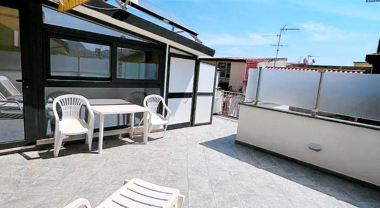 Vacation home with patio — photo 5