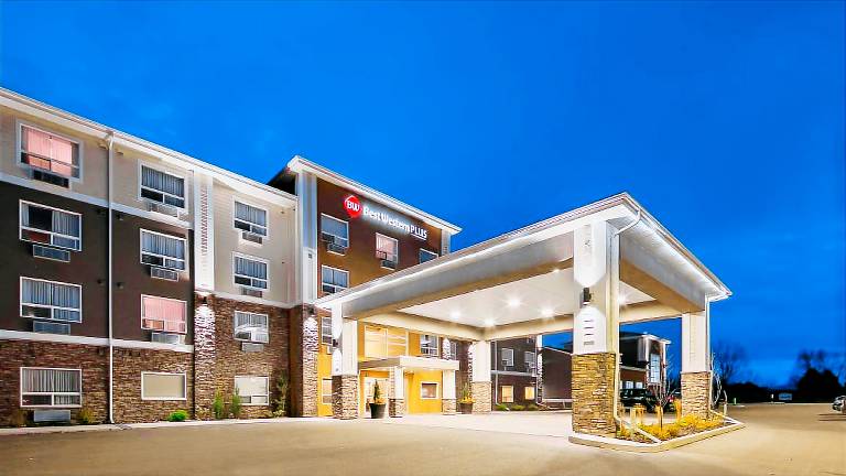 Best Western Plus Lacombe Inn & Suites in Lacombe, AB