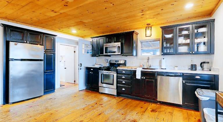 House with jacuzzi — photo 4