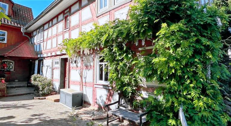 Beautiful apartment with yard, sauna & jacuzzi | Perfect for remote work | Pets allowed in Darmstadt