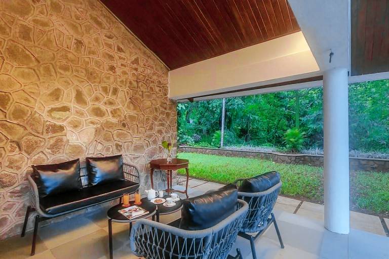 Vacation home with garden & pool — photo 4