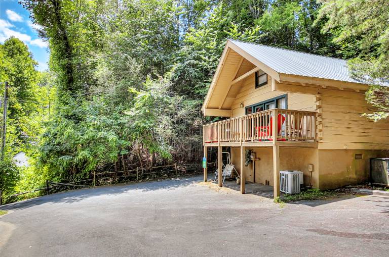 Vacation home with fast internet, barbecue & jacuzzi | City view — photo 3