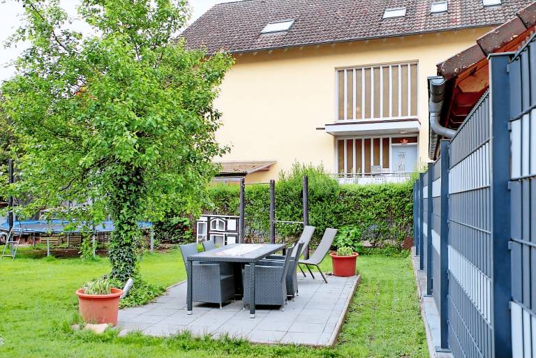 Apartment with patio, yard & barbecue | Garden view — photo 5