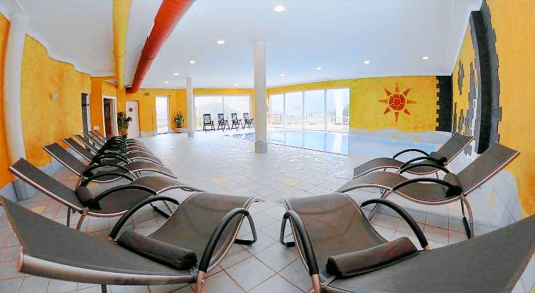 Family-oriented pleasant serviced apartment with pool, sauna & patio | Next to the ski | Dogs allowed — photo 5