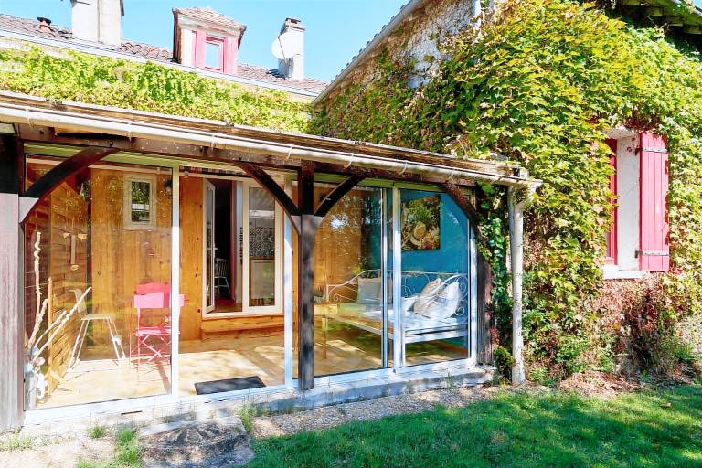 Vacation home with sauna, yard & barbeque | Garden view in Périgueux