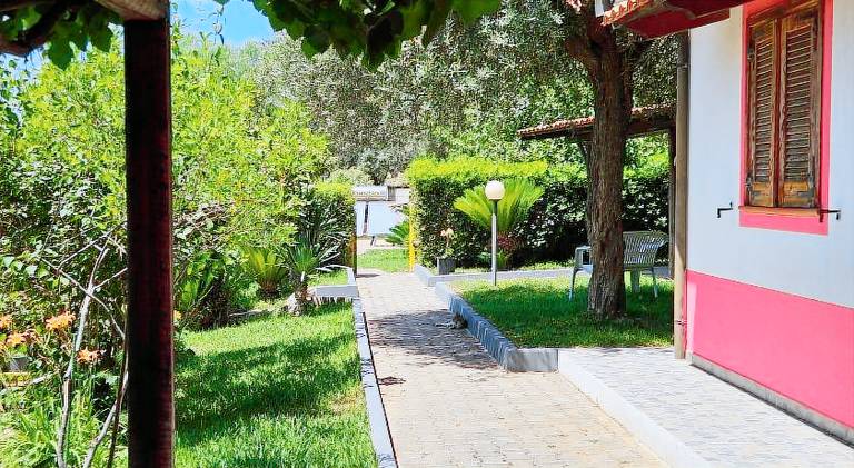 Holiday apartment with patio, yard & barbecue | Dogs allowed — photo 5
