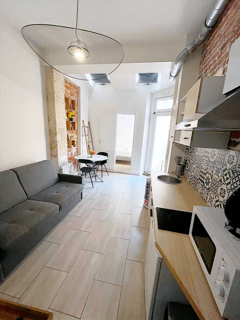 Bright and Spacious close to Bustling Canal St Martin in Paris