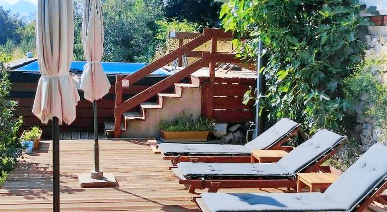 Apartment with pool — photo 4