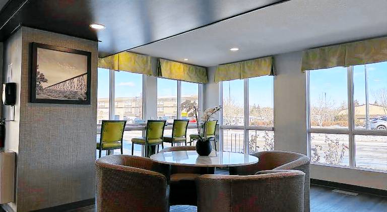 Super 8 By Wyndham Lethbridge — photo 3
