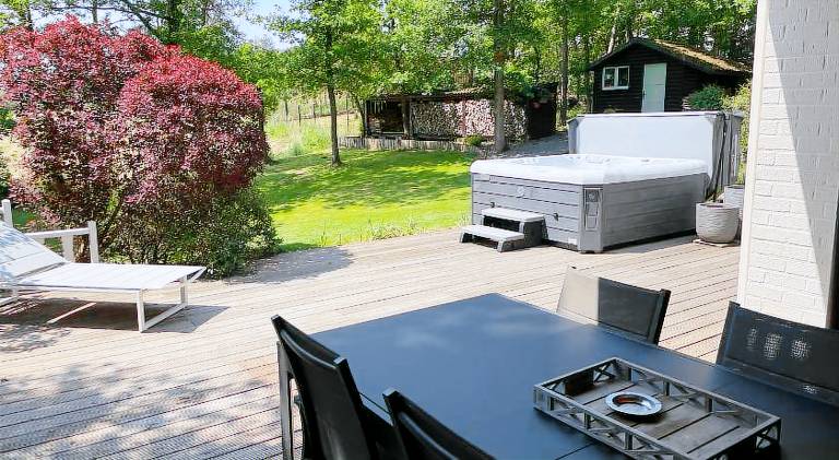 Ample villa with jacuzzi | Pets are welcome in Namur