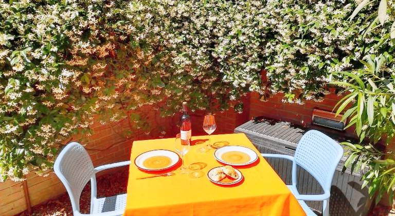 Orange Casanova - Fibre-Optic Internet and Garden — photo 3